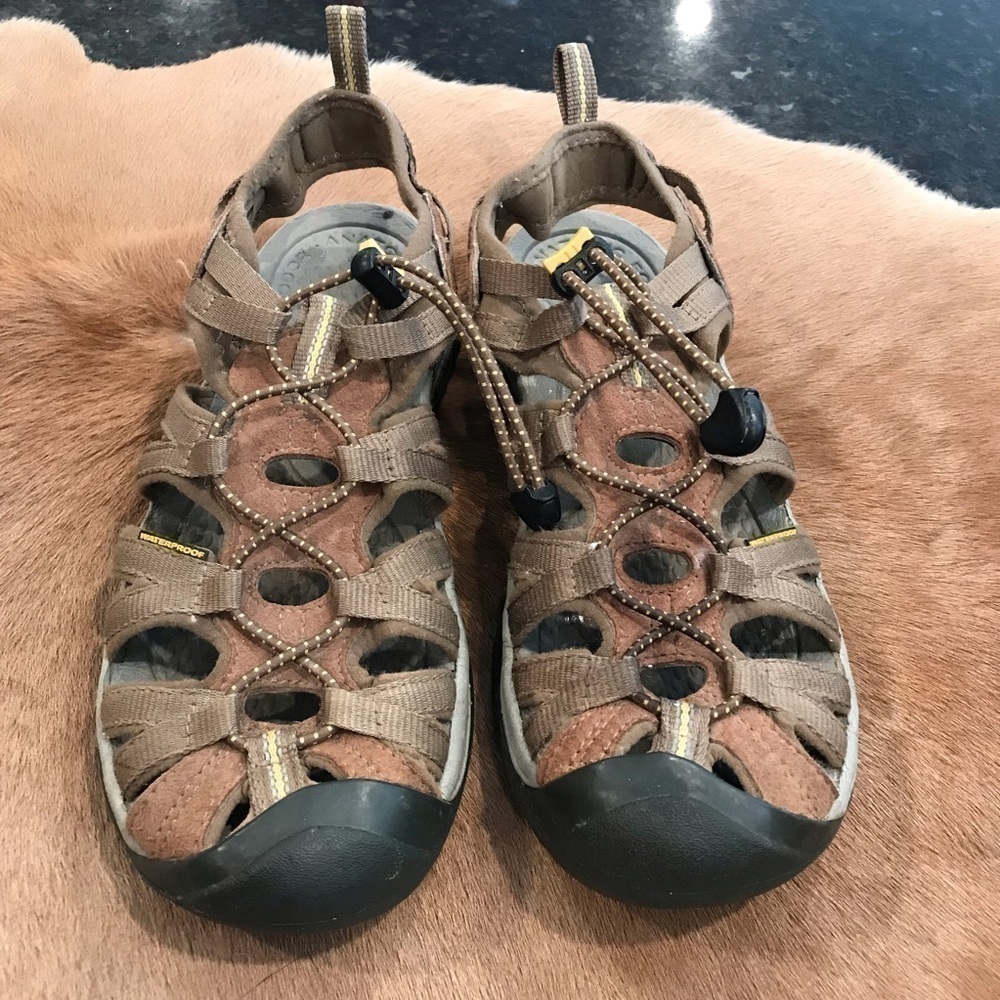 Keen  Size 10 Tan Sandals Commuter Hiking Outdoor Beige Brown Trail Running